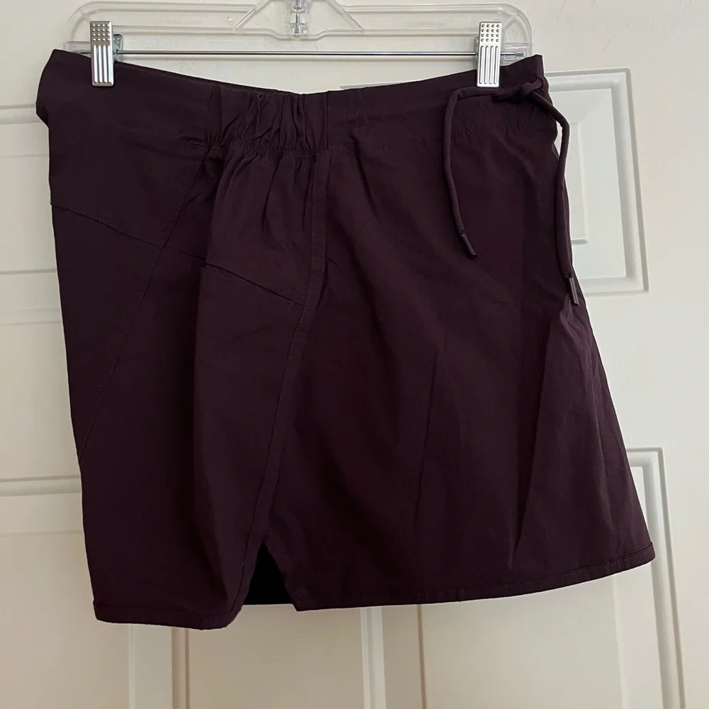 Women’s Te Verde dark purple active tennis pickleball skirt with pockets.Medium